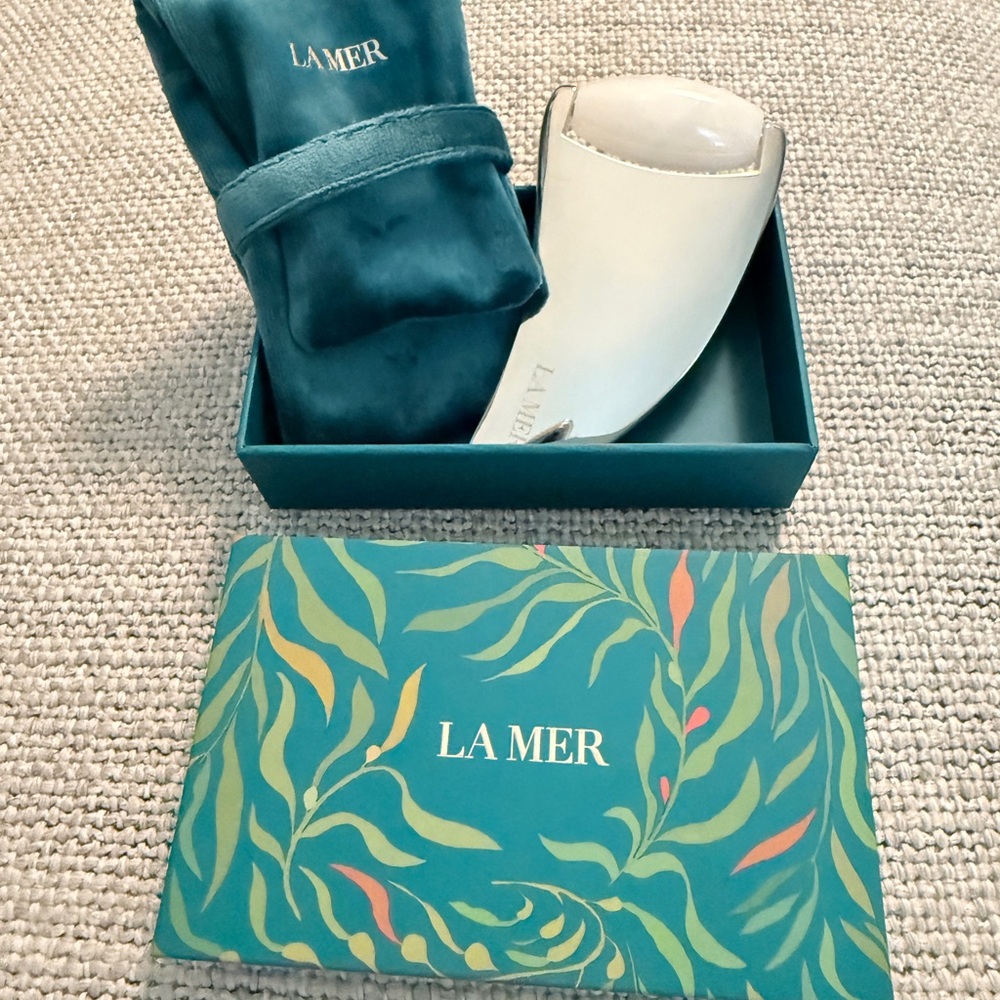 ✨ Authentic La Mer Facial Massage Tool + Velvet Pouch | New in Box ✨